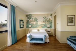 Junior Suite room in Donna Laura Palace
