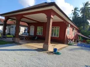 Redhousehomestay - Kampong Semut Api