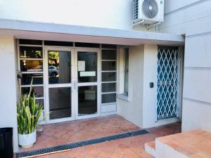 Modern Apartment in Mouille Point with Green Point Park Access