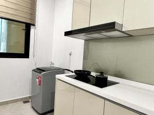 3BR-Creamy-Paradigm Residence by Guesthouse-6-8Pax