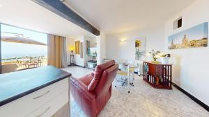 Epic 180 degree Sea & 3 Island Views Sun Terrace Penthouse