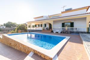Vivenda V5 with Swimming Pool, Garden and Park - Ubytování bez kategorie ve městě Vila Nova De Cacela