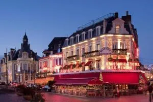 Hotel & Restaurant LE CENTRAL TROUVILLE - 维莱尔维尔