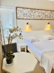Hotels Hotel & Restaurant LE CENTRAL TROUVILLE : photos des chambres