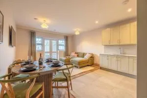 Garden Flat - 2 Bed 2 Bath - Allocated Parking - 梅登黑德