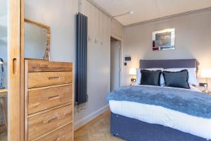 Walk to Oxford Street - 4 Tubes Nearby