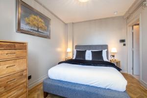 Walk to Oxford Street - 4 Tubes Nearby