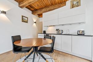 Stylish Stay in Grund with Balcony & City Views