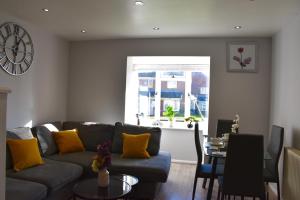 2 Bedroom semi-detached house Luton