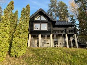 Järvenrantamökki Nurmijärvellä, Villa Rauha