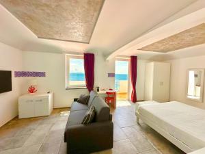 Deluxe Suite with Balcony and Sea View room in Villa Bossa