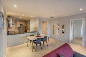 Stay at The Point -Radiant Restful Refuge