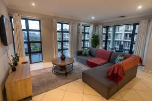 Stay at The Point -Radiant Restful Refuge