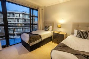 Stay at The Point -Radiant Restful Refuge