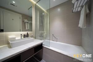 Elegant Studio Living in Privé