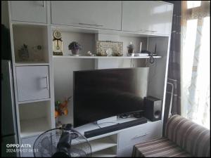 Araneta Cubao No Brown Outs 1BR Furnished Condo with Balcony free WiFi Netflix