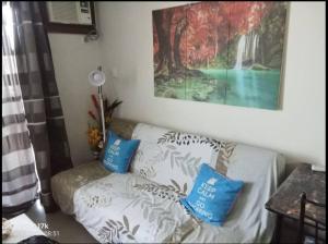 Araneta Cubao No Brown Outs 1BR Furnished Condo with Balcony free WiFi Netflix