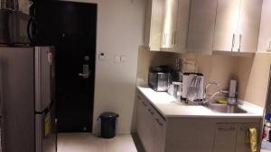 Araneta Cubao No Brown Outs 1BR Furnished Condo with Balcony free WiFi Netflix