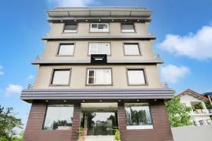 Super Townhouse Dharamshala - Pathyar