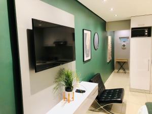 Modern Apartment in Mouille Point with Green Point Park Access