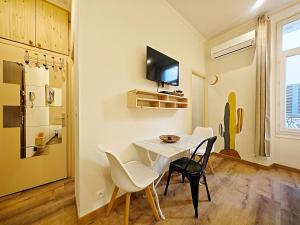 Viva Riviera - 19 rue des Frères Pradignac