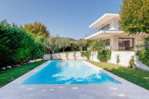 Splendide villa contemporaine pour vos vacances de rêve à Mougins