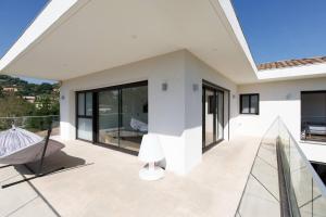 Splendide villa contemporaine pour vos vacances de rêve à Mougins