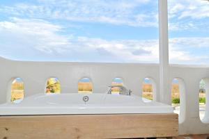 Phòng Deluxe hướng biển giường đôi (Deluxe Double Room with Sea View)