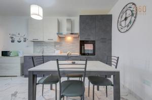 A stylish 1BR APT in Gzira ,Central with WIFI and AC by 360 Estates