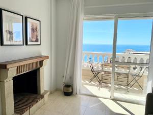 Panoramic Sea Views with Balcony, Air Conditioning and Parking