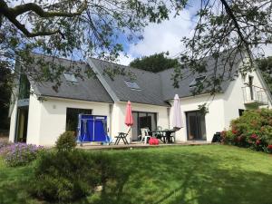 Jolie maison de vacances avec une vue magnifique sur le jardin