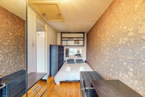 1-BR Flat with Easy Tube Access Nine Elms