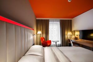 Superior Room with Park View room in Park Inn by Radisson Frankfurt Airport