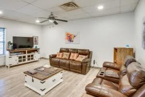 8 Mi to Kentucky Downs Quiet Getaway with Patio - Red Boiling Springs