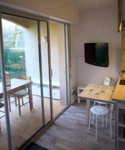 Appartements Appartement T1bis avec jardinet au calme : photos des chambres