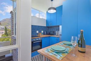 Chic City Studio Apartment with Mountain Views