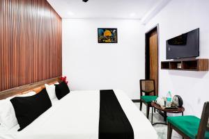 Super Collection O Hotel Star Inn Near By Hindon Airforce Mohan Nagar Ghaziabad