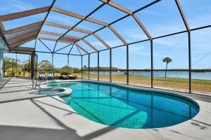 The Blue Horizon Estate - Edgewater