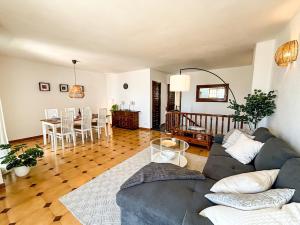 A2407 Charming Townhouse with sea views and pool