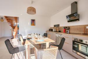 Maisons de vacances Maison lumineuse pour 8 avec grand jardin : photos des chambres