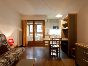 Studio 2* avec balcon, parking et wifi au centre de Brides-les-Bains - FR-1-512-14