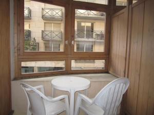 Appartements Studio 4 Couchages avec Balcon en Centre-Ville, Proche Remontees et Thermes – Brides-les-Bains - FR-1-512-69 : photos des chambres