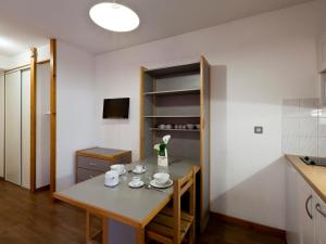 Appartements Studio Confortable pour 2 Personnes avec Balcon, Proche Telecabine et Spa a Brides-les-Bains - FR-1-512-114 : photos des chambres