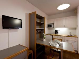 Appartements Studio Confortable pour 2 Personnes avec Balcon, Proche Telecabine et Spa a Brides-les-Bains - FR-1-512-114 : photos des chambres