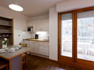 Appartements Studio Confortable pour 2 Personnes avec Balcon, Proche Telecabine et Spa a Brides-les-Bains - FR-1-512-114 : photos des chambres