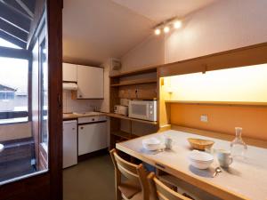 Appartements Studio avec Balcon et Double Exposition a Brides-les-Bains, Pres des Thermes - FR-1-512-144 : photos des chambres