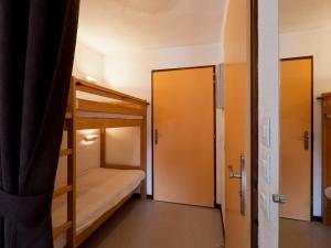 Appartements Studio avec Balcon et Double Exposition a Brides-les-Bains, Pres des Thermes - FR-1-512-144 : photos des chambres