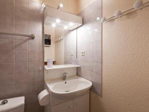Appartements Studio avec Balcon et Double Exposition a Brides-les-Bains, Pres des Thermes - FR-1-512-144 : photos des chambres