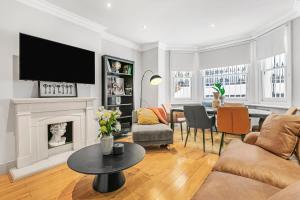 Central Large Stylish 2Beds 2Baths With Private Patio