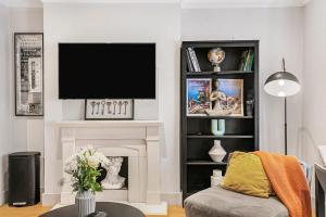 Central Large Stylish 2Beds 2Baths With Private Patio